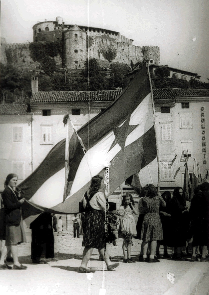 Liberazione di Gorizia, 1945: manifestazione filojugoslava (Fonte: Archivio fotografico dell' Istituto friulano per la Storia del Movimento di
Liberazione